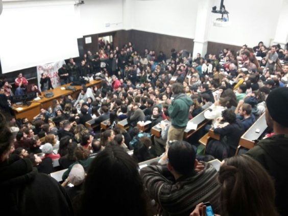 La prima assemblea di Via Zamboni 38 successiva all'intervento della celere in università. Fonte: www.zic.it