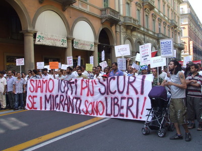 6) Bologna, Manifestazione Migranti 5 luglio 08