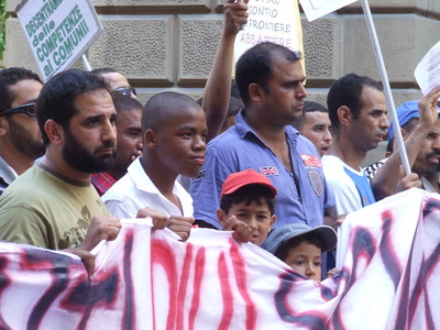 11) Bologna, Manifestazione Migranti 5 luglio 08