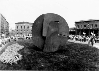 monumento piazzale stazione di bologna