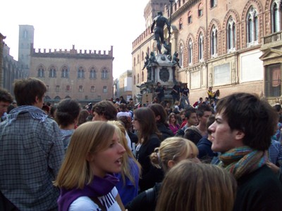 5. Piazza Maggiore, conclusione della manifestazione degli studenti medi contro la legge Gelmini - 10 ottobre 2008