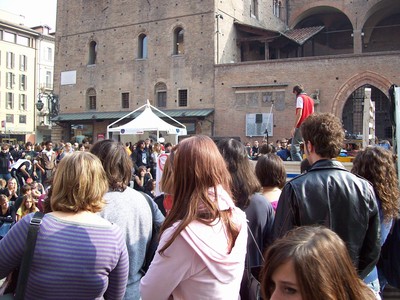 7. Piazza Maggiore, conclusione della manifestazione degli studenti medi contro la legge Gelmini - 10 ottobre 2008